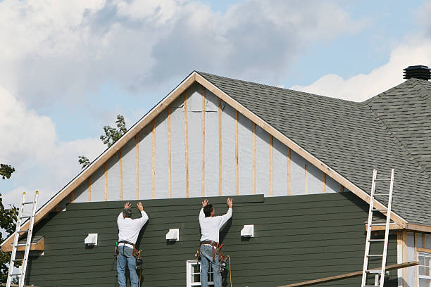 Professional Siding Contractor technician working in Hubbard, OH